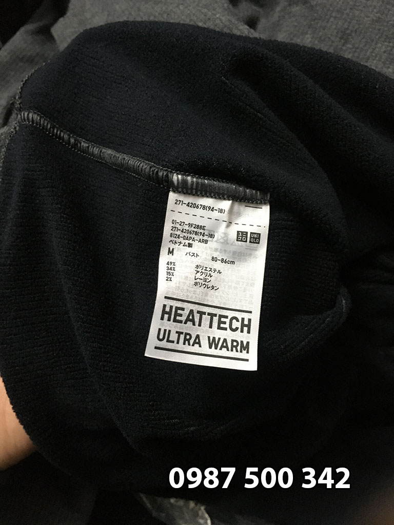 Sườn áo có tem Heattech Ultra Warm đặc trưng