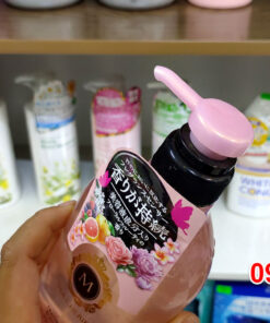 Sữa tắm Shiseido Macherie 450ml của Nhật Bản có khả năng tẩy tết bào chết trên da một cách nhẹ nhàng mà không gây nhờn rít, giúp làn da tươi sáng, trắng hồng tự nhiên sau một thời gian sử dụng.