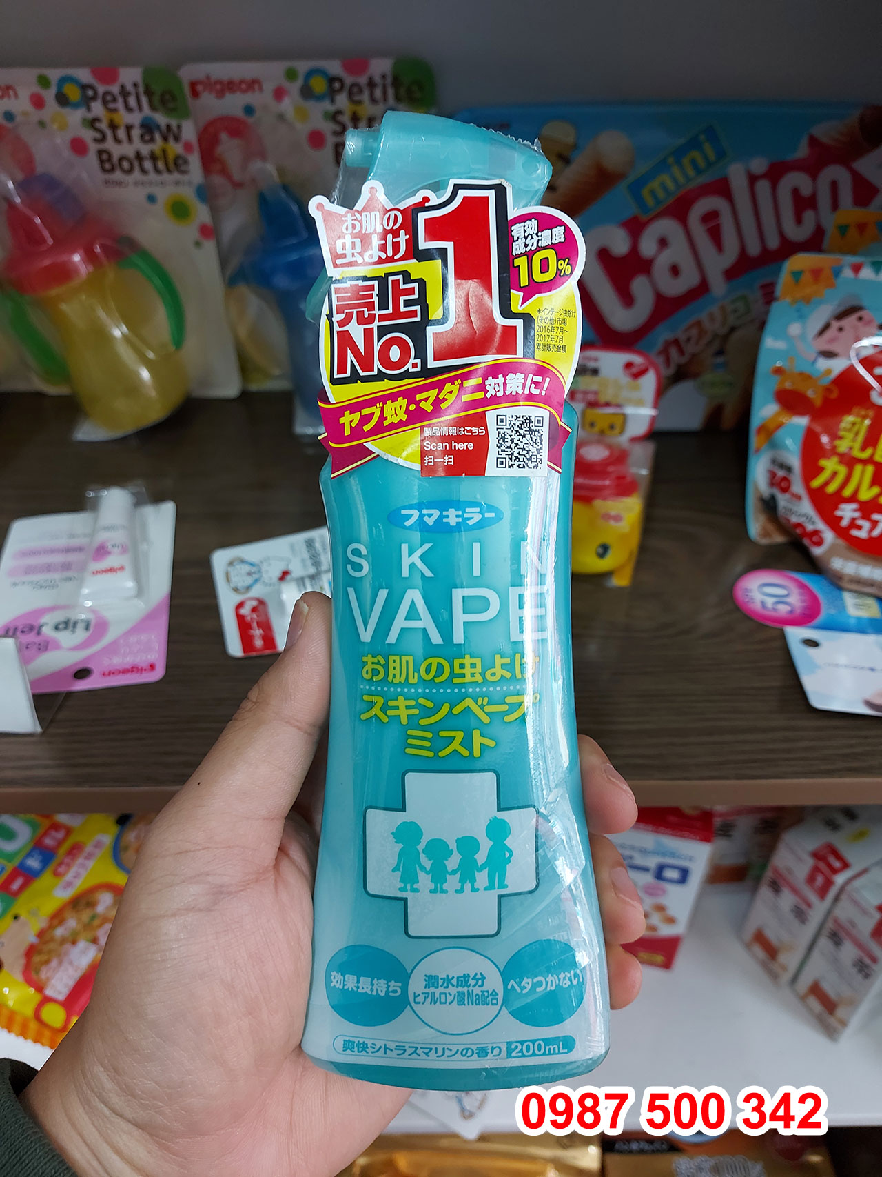 Xịt chống muỗi Skin Vape Nhật Bản 200ml màu xanh hàng chính hãng