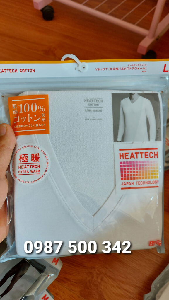 Trên tay áo giữ nhiệt nam cổ tim Heattech cotton Extra Warm Uniqlo Nhật Bản màu trắng